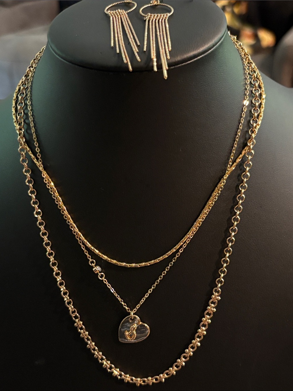 Goldtone necklace & bracelets Lot GT